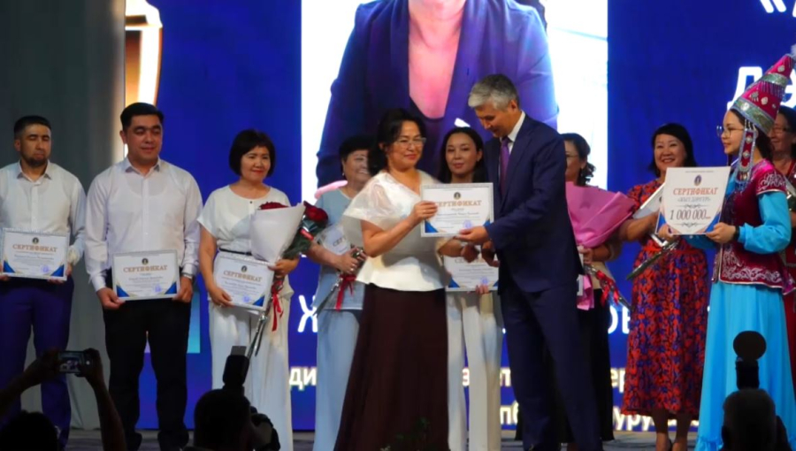 Ұлытау облысының үздік медицина қызметкерлері марапатталды