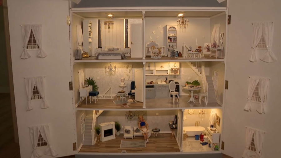 Алматылық шебер алақанға сыйып кететін қуыршақ үйлер жасайды