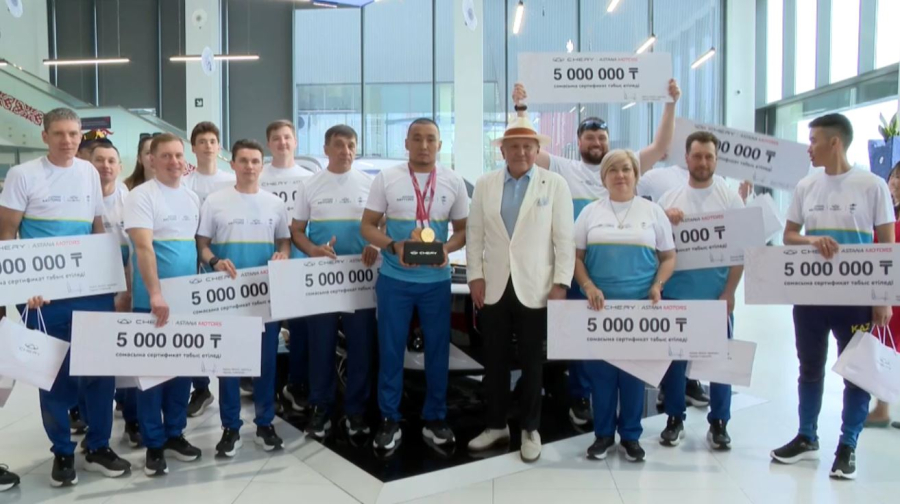 Chery Kazakhstan Паралимпиада чемпионы Е. Хамитовқа көлік сыйлады