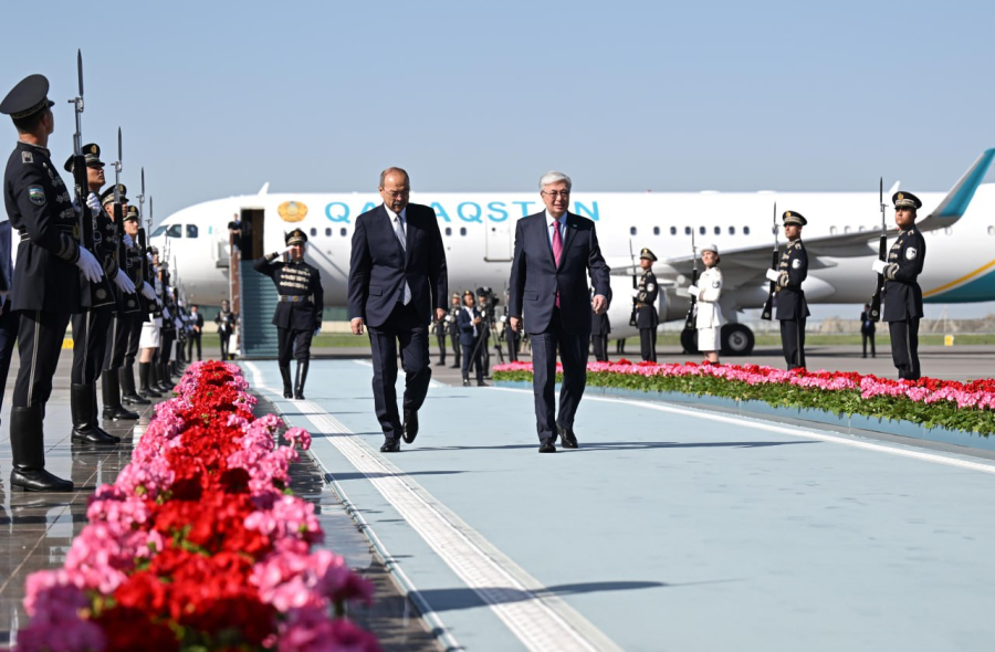 Президент жұмыс сапарымен Өзбекстанға барды
