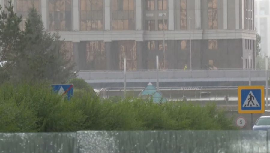 Дожди с грозами прогнозируют на большей части Казахстана