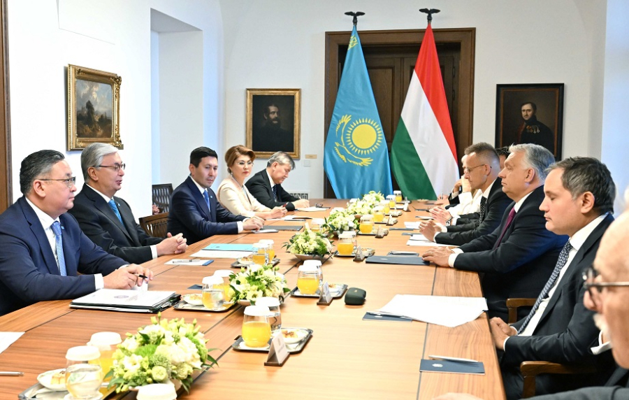 Касым-Жомарт Токаев провел переговоры с Виктором Орбаном