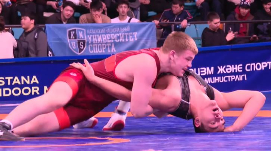 Чемпионат Казахстана по борьбе стартовал в Астане