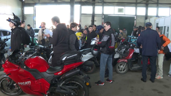 Около 8,5 тысяч владельцев мопедов получили номерные знаки в Алматы