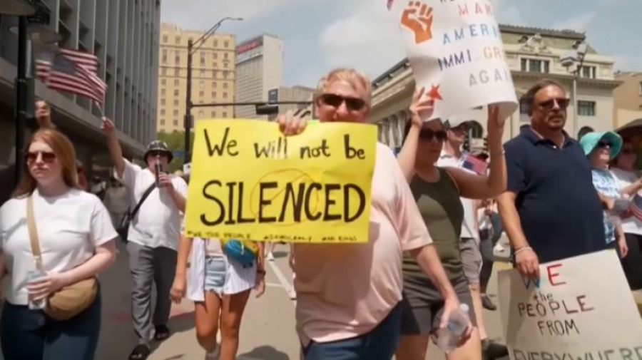 Протесты против иммиграционной политики Трампа прошли в Далласе