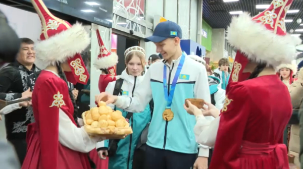 Чемпион Илья Мизерных Алматыға оралды