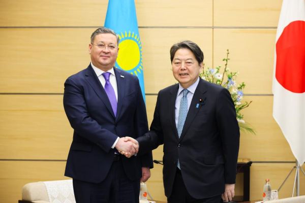 Глава МИД Казахстана провёл ряд встреч в Японии