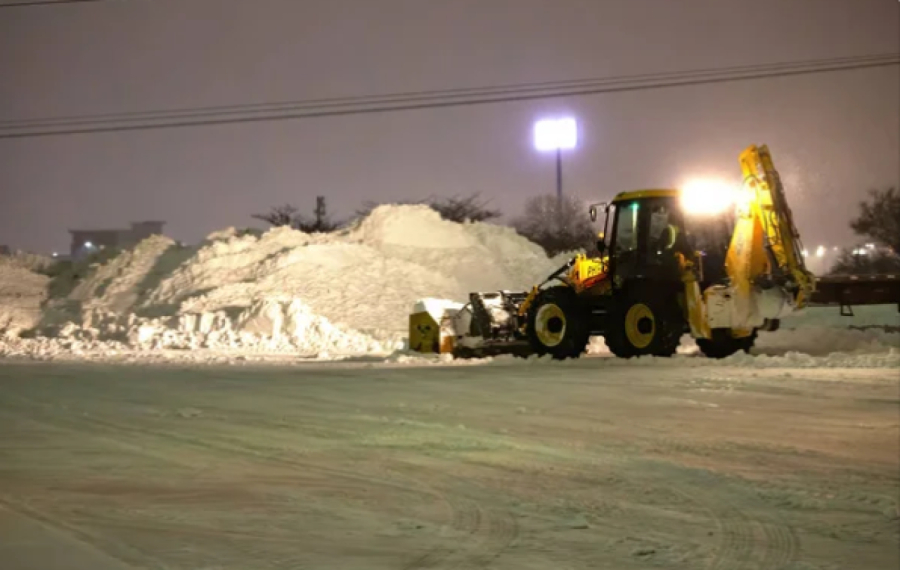 Алматыда қалың қарға байланысты коммуналдық қызмет күшейтілген режимге көшті
