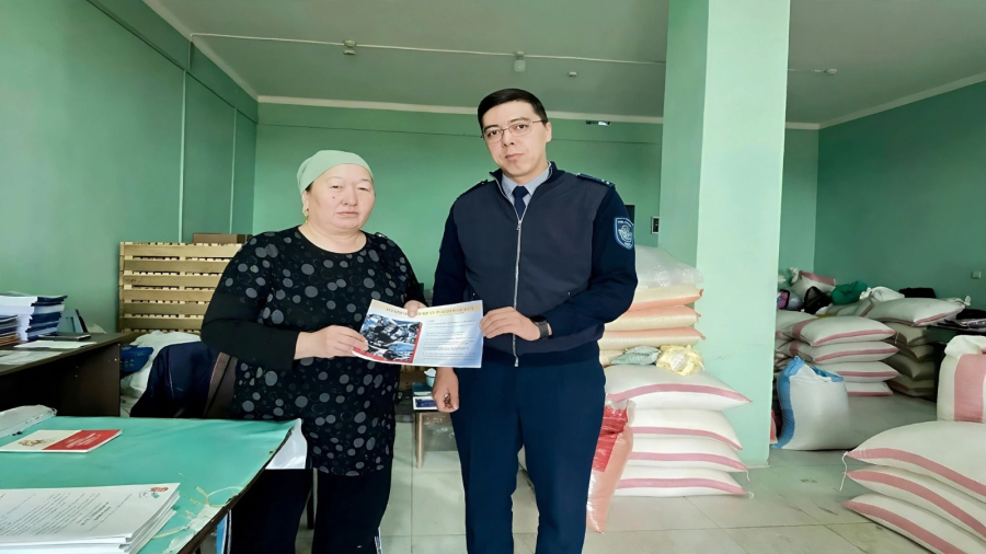 Қызметтен тыс уақытта полицей 59 жастағы әйелді 5 млн теңге шығыннан сақтап қалды
