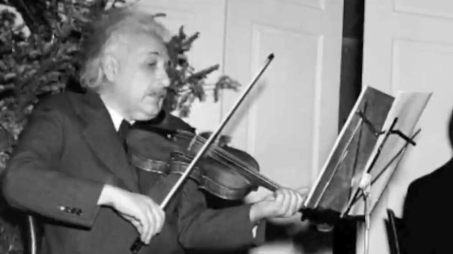 Скрипку Эйнштейна продали за $1,5 млн