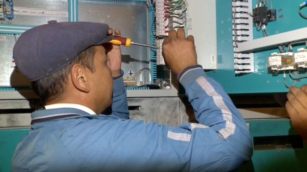 Кіші қызметкерлердің жалақысын көтеру ұсынылды