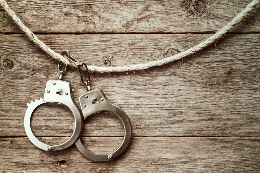 300 тысяч тенге за трудоустройство отдал аферистке житель Семея