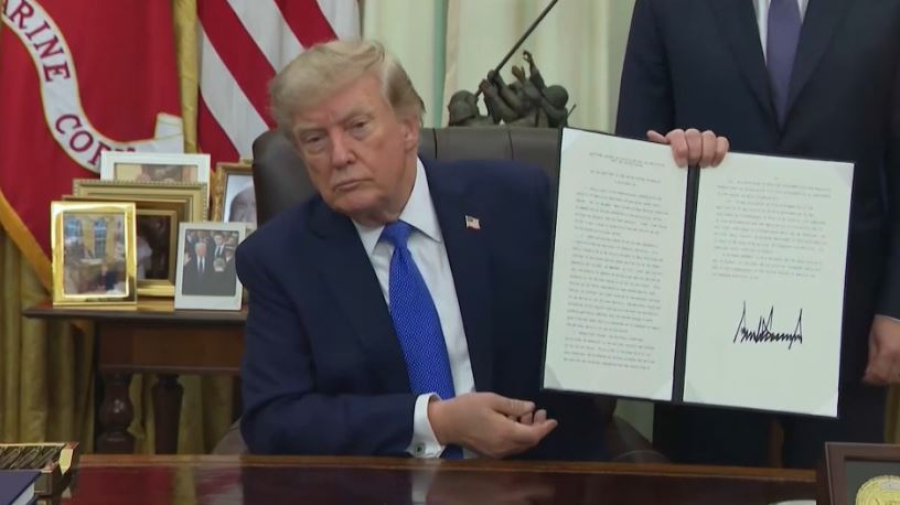 Трамп вновь меняет право на гражданство
