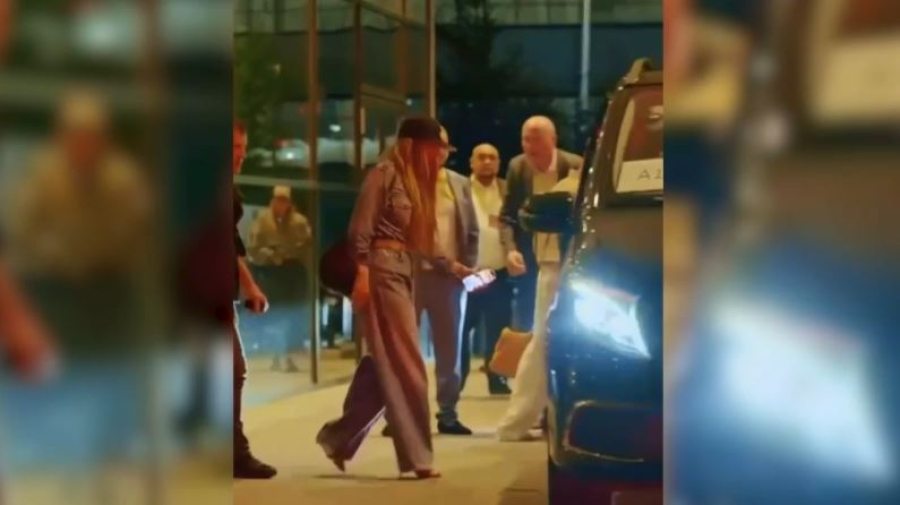 Дженнифер Лопес прилетела в Астану