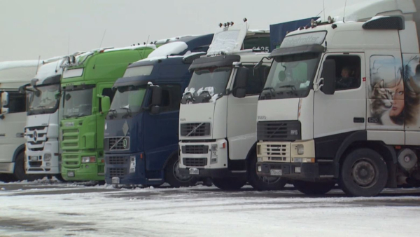 Қазақстандық жүргізушілер шекаралық шектеуге қарсы