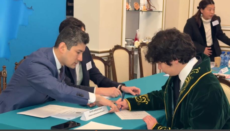 Бельгиядағы отандастарымыз дауыс беріп жатыр