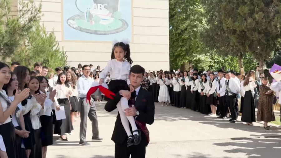 Өзбекстанда үш мыңға жуық оқушы қазақ мектебін бітірді