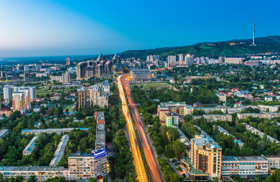 После блэкаута в Алматы перестали работать светофоры: что происходит на дорогах