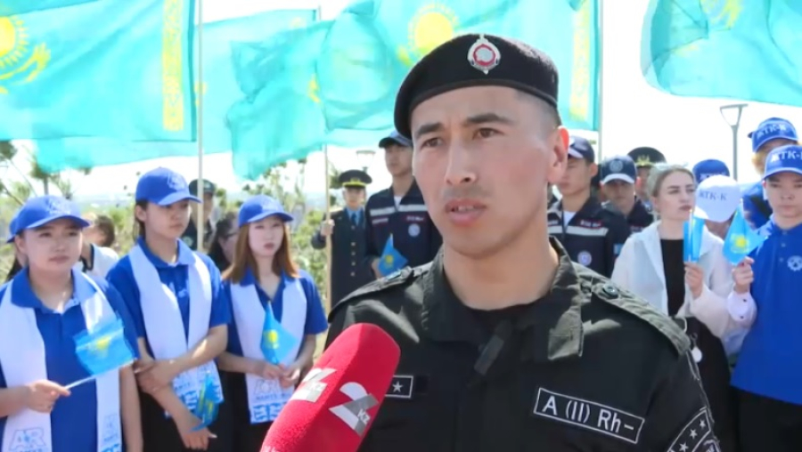 Патриотическую акцию в честь Дня госсимволов провели в Кокшетау