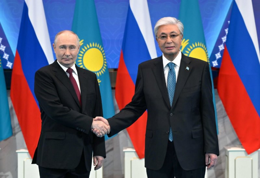 Токаев поздравил Путина с проведением выборов в Госдуму