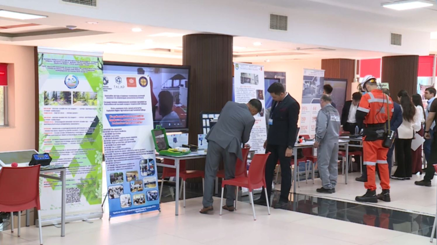 Педагоги-профориентаторы появятся в казахстанских школах