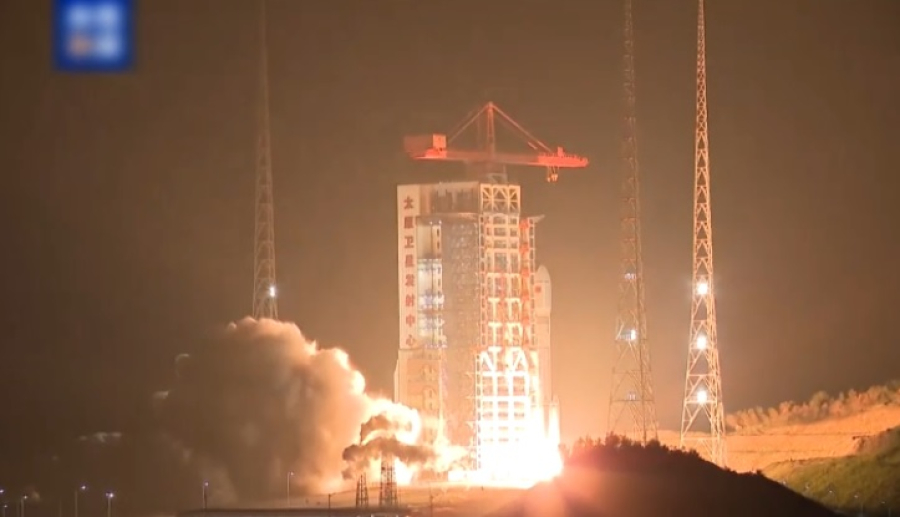 Китай запустил девятую группу спутников связи