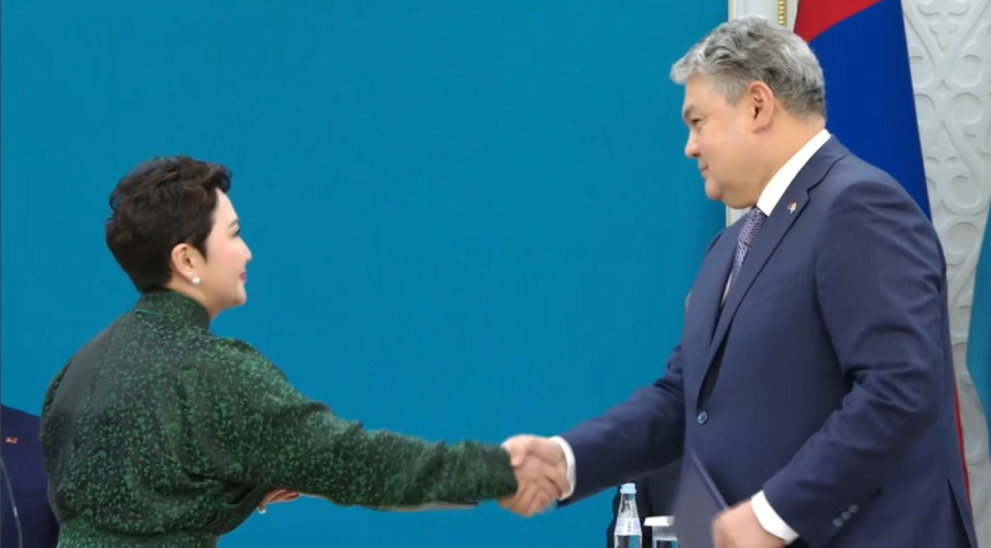 Қазақстан мен Моңғолия тараптары құжаттармен алмасты