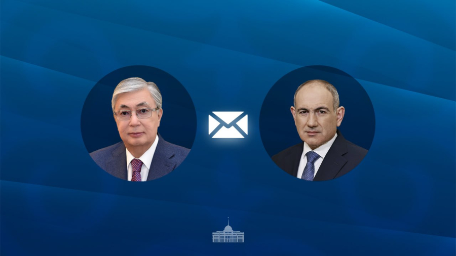 Токаев поздравил Пашиняна с победой на парламентских выборах в Армении