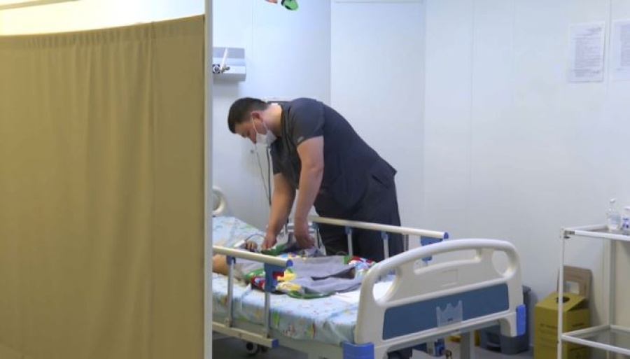 Мать выбросила из окна двух детей в Таразе