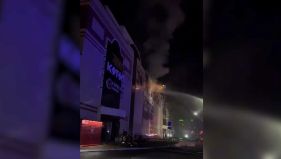 Пожар произошел в крупном ТРЦ в Караганде