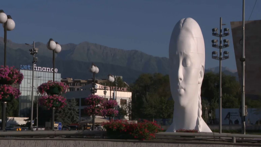 Әйгілі мүсіншінің туындысы Алматыға қойылды