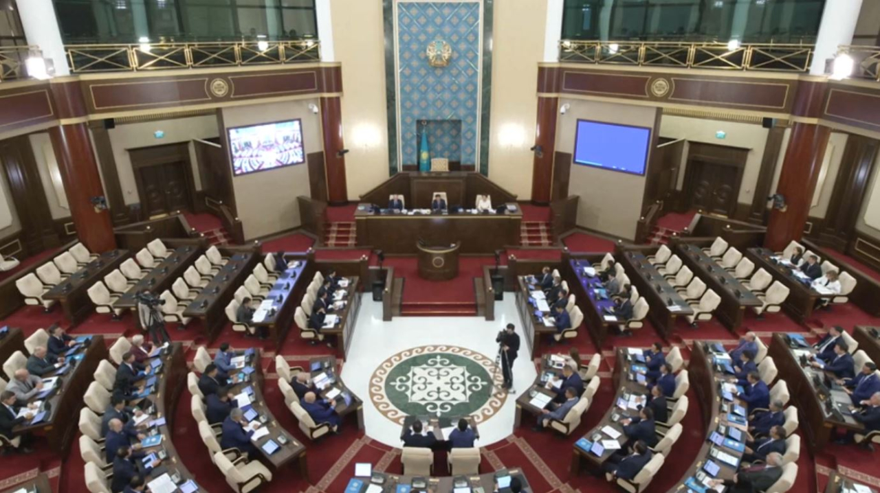 Более 800 казахстанцев работают в Катаре