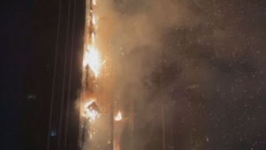 Пожар вспыхнул в строящемся небоскрёбе Гонконга