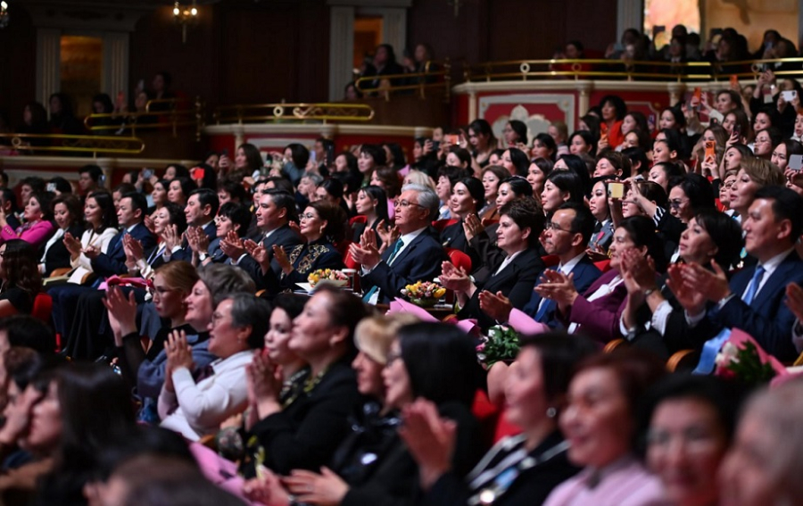 Глава государства посетил праздничный концерт