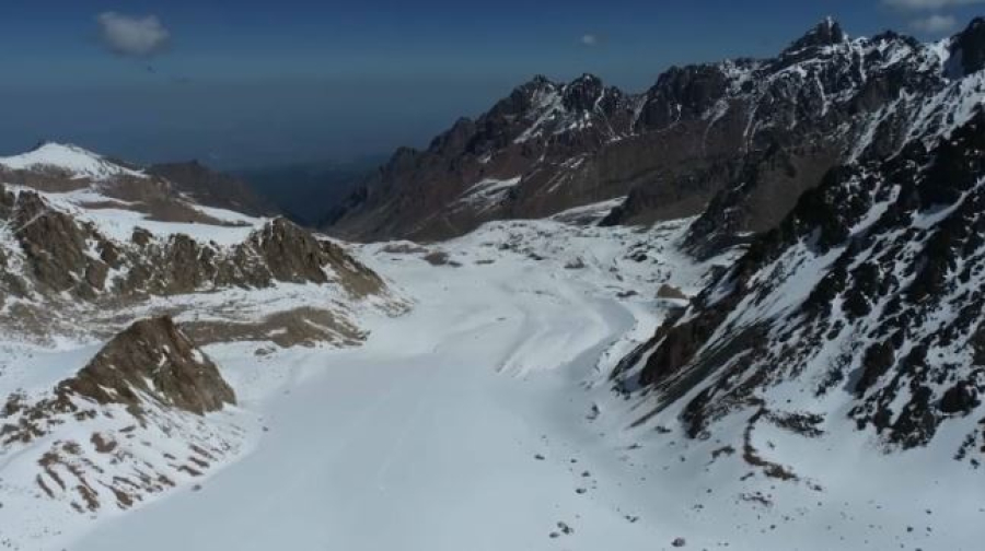 Казахстанские гляциологи измерили толщину ледника Туюк-Су