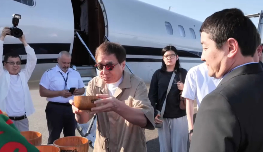 Jackie Chan Arrives in Kazakhstan's Mangystau Region to Film Action Movie