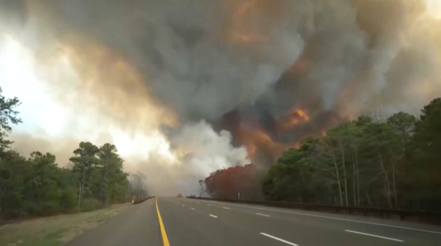 Лесные пожары бушуют в Сербии и во Франции