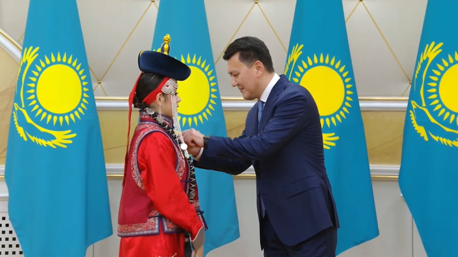 Мемлекет басшысының атынан халықаралық Silk Way Star қатысушылары марапатталды 