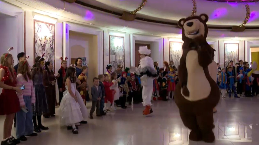 Утренник для воспитанников детских домов провели в Алматы