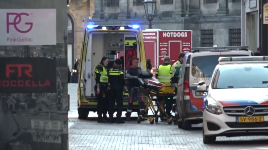 Мужчина напал с ножом на людей в Амстердаме