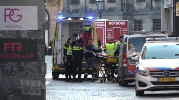 Мужчина напал с ножом на людей в Амстердаме