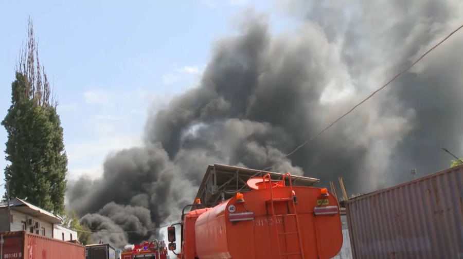 Пожар на складе в Алматы ликвидирован. LIVE