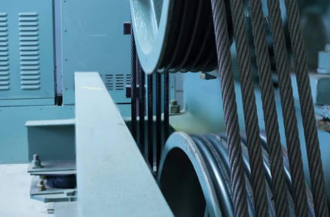 Девушки застряли в лифте жилого комплекса в Уральске