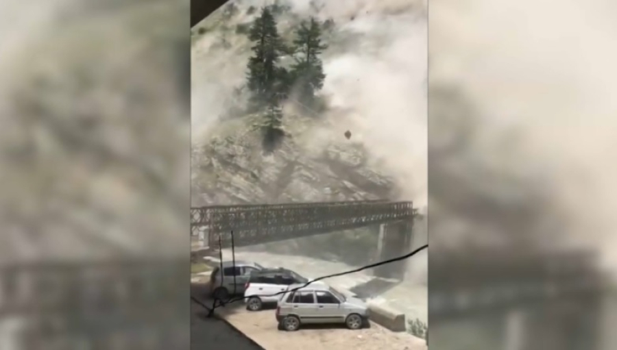 При сходе оползня на севере Индии погибли 6 человек