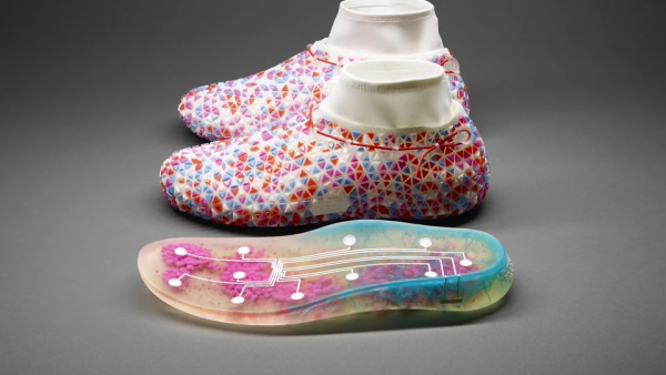 Кроссовки, напечатанные на 3D-принтере, будут сообщать о наборе веса