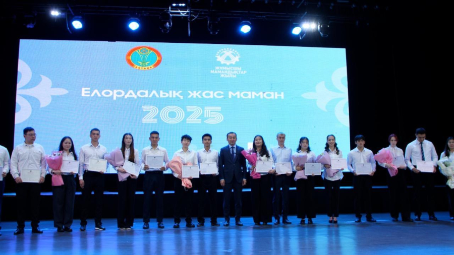 Лучших выпускников колледжей наградили в Астане