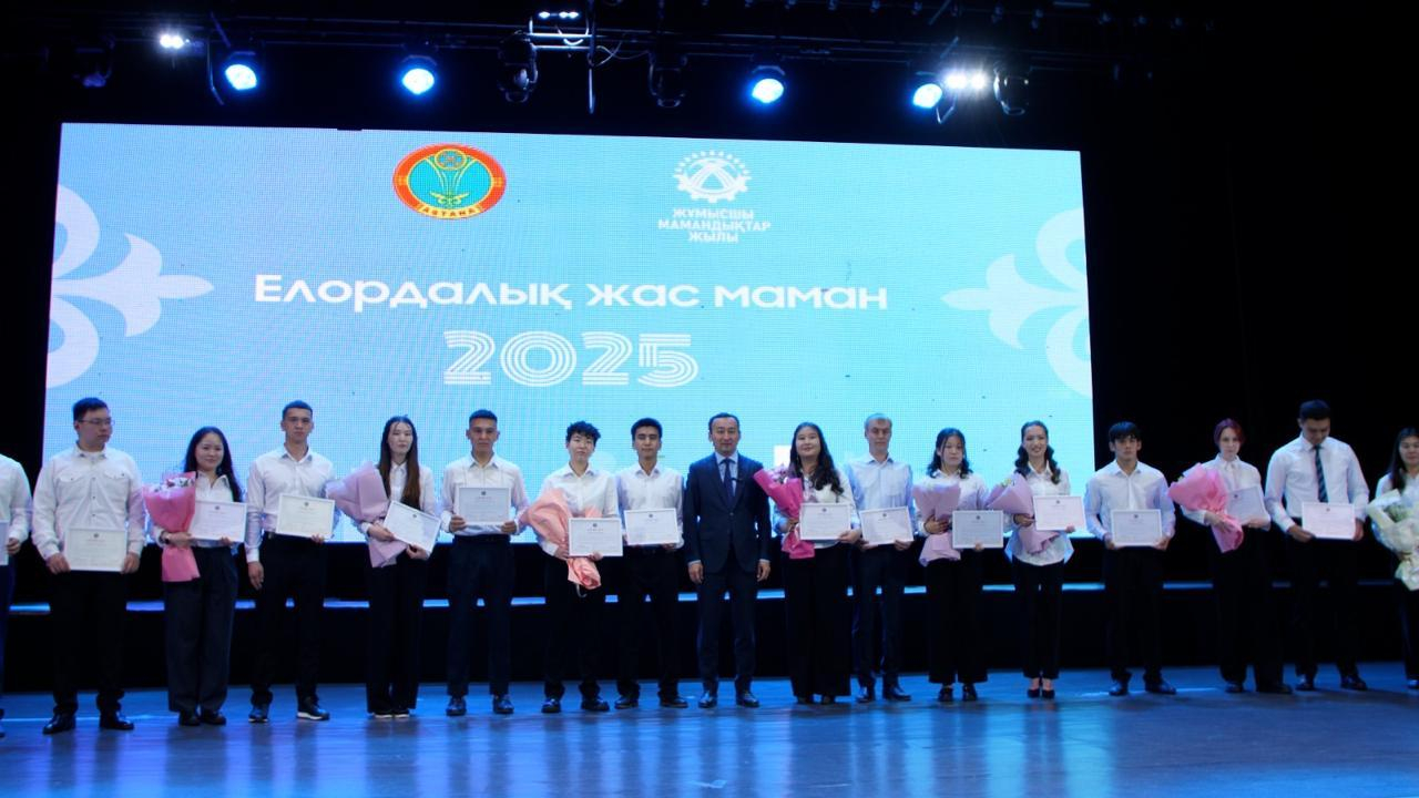 Лучших выпускников колледжей наградили в Астане