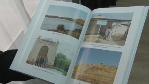 Книга «Священные для казахов места в ЦА» пополнила Национальную библиотеку Кыргызстана