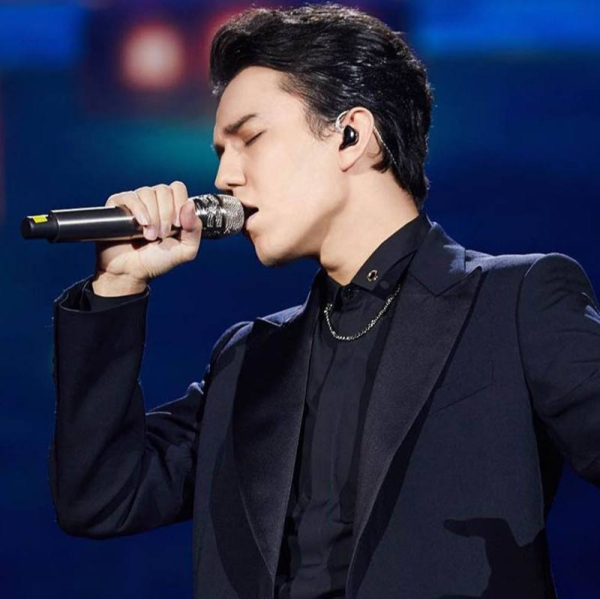 Димаш Құдайберген Уолтер Афанасьевпен алғашқы туындысын ұсынады