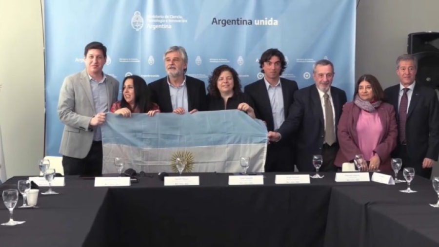 Аргентина представила собственную вакцину от COVID-19